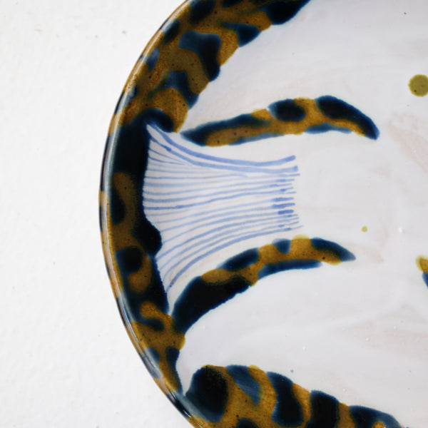 Assiette W25MY17 en grès D 18,5cm - multicolore de Marie-Yaé Suematsu chez Brutal Ceramics