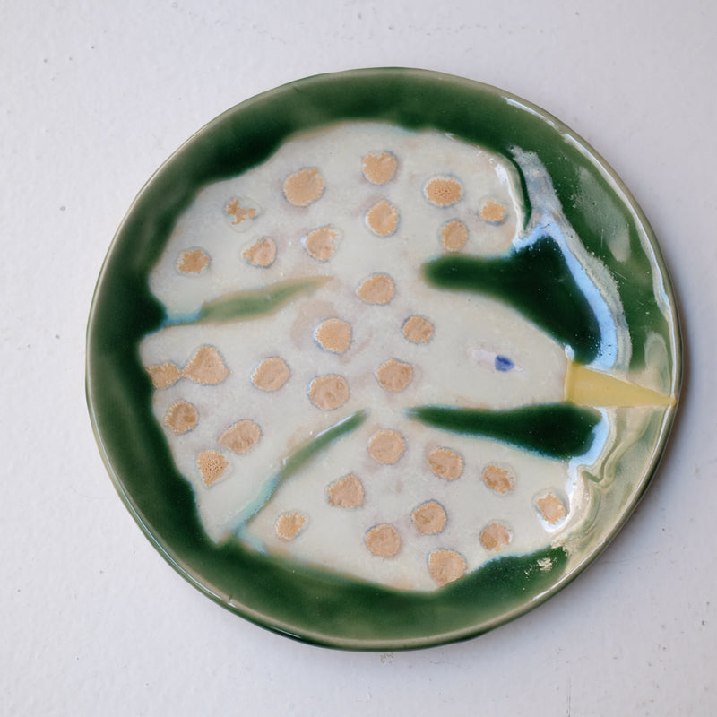 Assiette W25MY20 en grès D 18,5cm - multicolore de Marie-Yaé Suematsu chez Brutal Ceramics