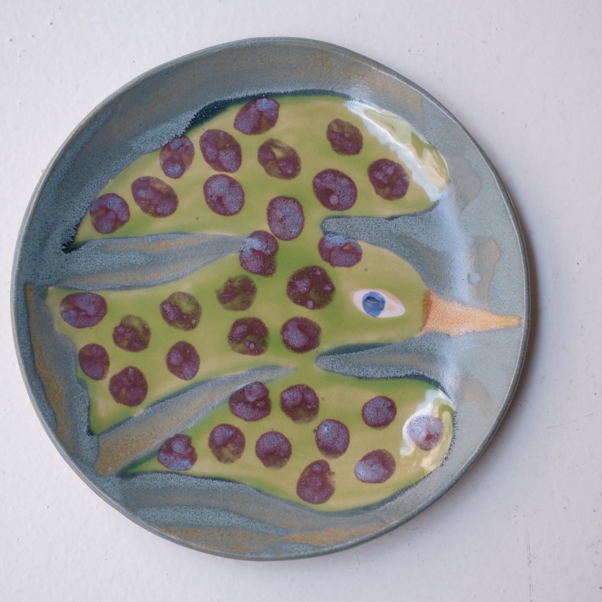 Assiette W25MY21 en grès D 18,5cm - multicolore de Marie-Yaé Suematsu chez Brutal Ceramics