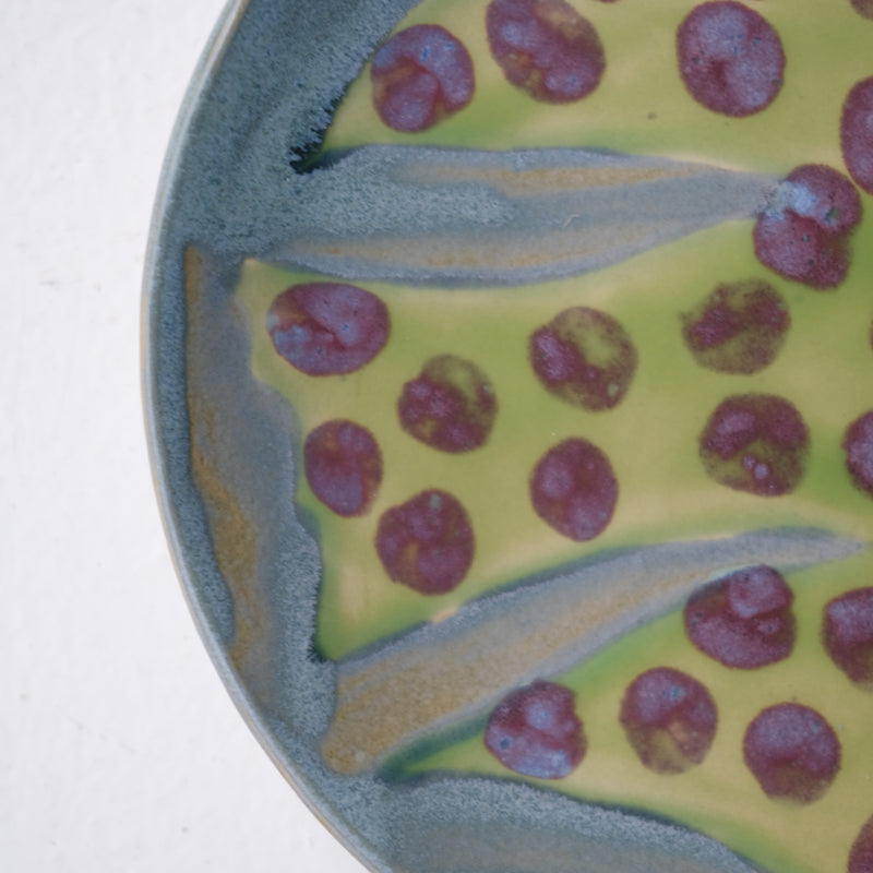 Assiette W25MY21 en grès D 18,5cm - multicolore de Marie-Yaé Suematsu chez Brutal Ceramics