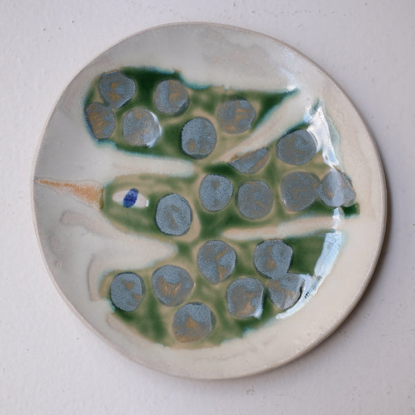 Assiette W25MY22 en grès D 18,5cm - multicolore de Marie-Yaé Suematsu chez Brutal Ceramics