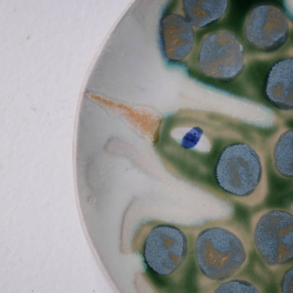 Assiette W25MY22 en grès D 18,5cm - multicolore de Marie-Yaé Suematsu chez Brutal Ceramics