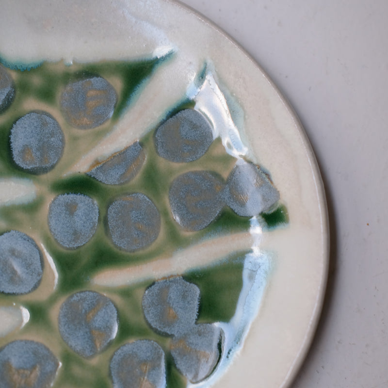 Assiette W25MY22 en grès D 18,5cm - multicolore de Marie-Yaé Suematsu chez Brutal Ceramics