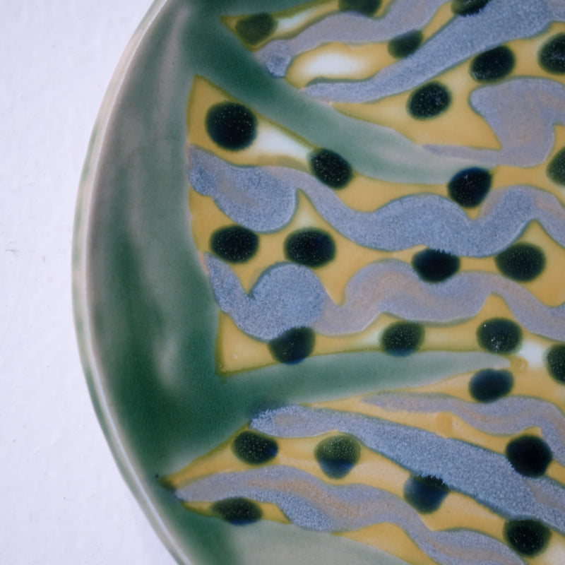 Assiette W25MY23 en grès D 18,5cm - multicolore de Marie-Yaé Suematsu chez Brutal Ceramics