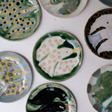 Assiette W25MY20 en grès D 18,5cm - multicolore de Marie-Yaé Suematsu chez Brutal Ceramics