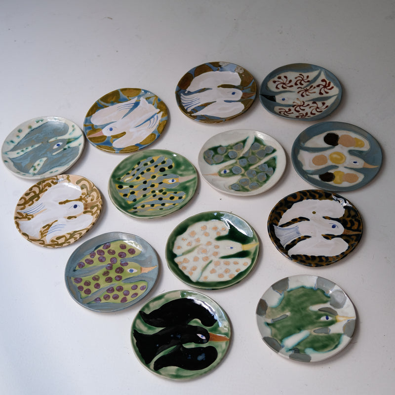 Assiette W25MY21 en grès D 18,5cm - multicolore de Marie-Yaé Suematsu chez Brutal Ceramics