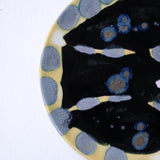 Assiette W25MY32 en grès D 16,5cm - multicolore de Marie-Yaé Suematsu chez Brutal Ceramics