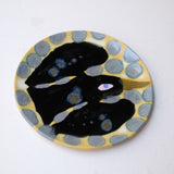 Assiette W25MY32 en grès D 16,5cm - multicolore de Marie-Yaé Suematsu chez Brutal Ceramics