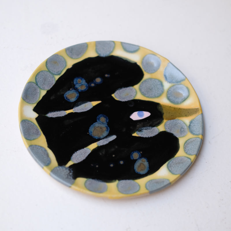 Assiette W25MY32 en grès D 16,5cm - multicolore de Marie-Yaé Suematsu chez Brutal Ceramics