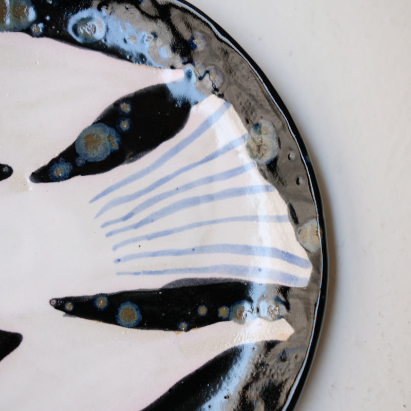 Assiette W25MY34 en grès D 16,5cm - multicolore de Marie-Yaé Suematsu chez Brutal Ceramics