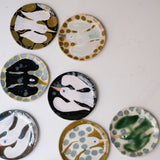 Assiette W25MY30 en grès D 16,5cm - multicolore de Marie-Yaé Suematsu chez Brutal Ceramics