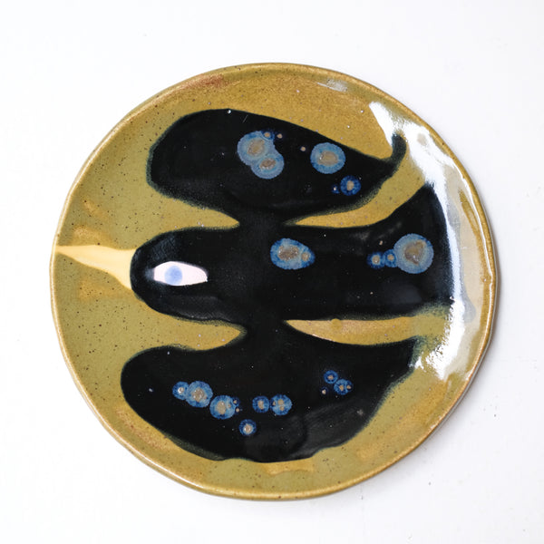 Assiette W25MY39 en grès D 16,5cm - multicolore de Marie-Yaé Suematsu chez Brutal Ceramics