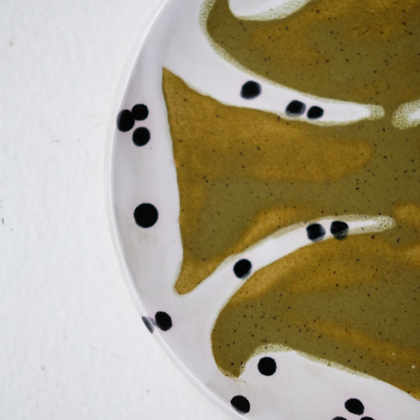 Assiette W25MY44 en grès D 16,5cm - multicolore de Marie-Yaé Suematsu chez Brutal Ceramics