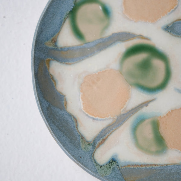 Assiette W25MY46 en grès D 16,5cm - multicolore de Marie-Yaé Suematsu chez Brutal Ceramics