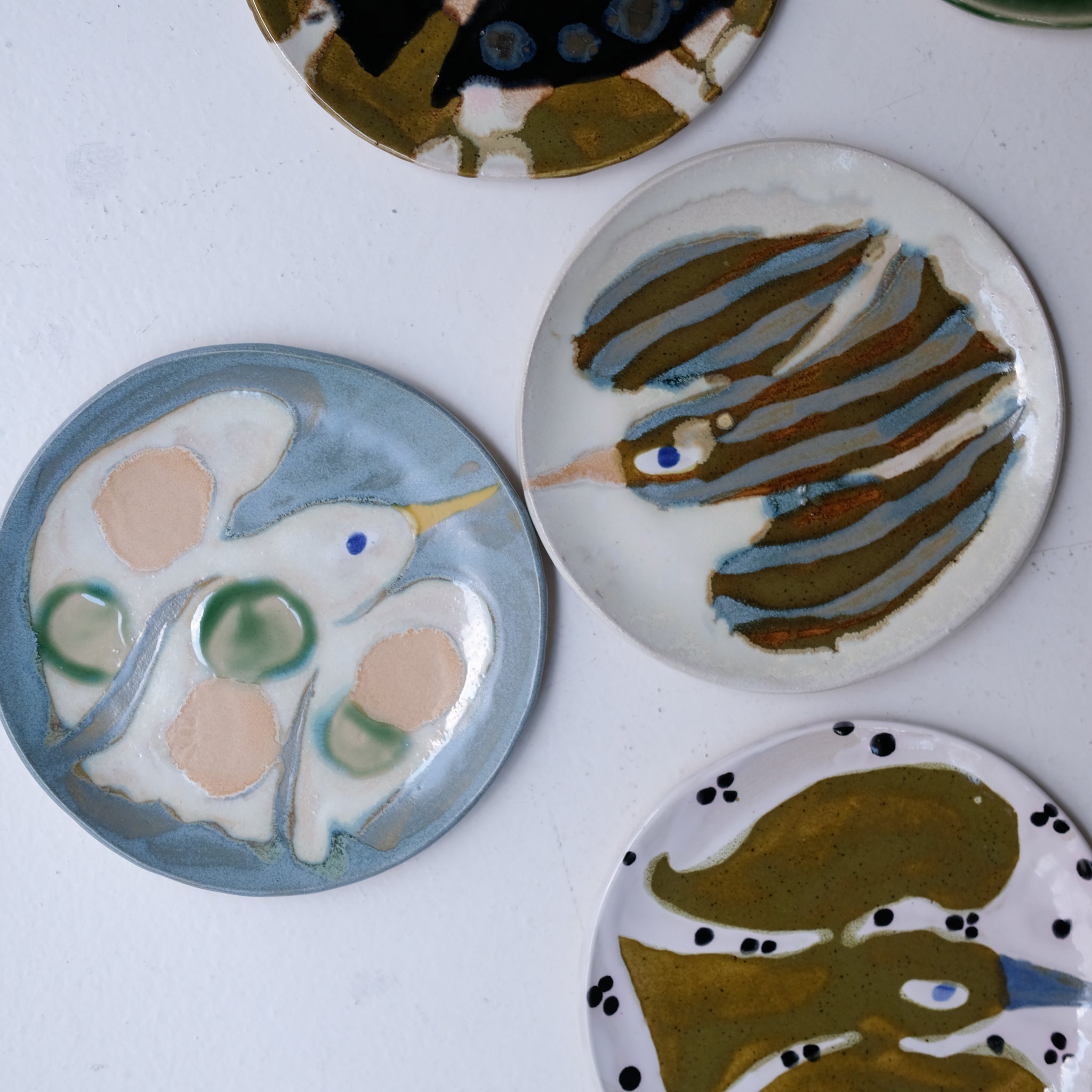 Assiette W25MY41 en grès D 16,5cm - multicolore de Marie-Yaé Suematsu chez Brutal Ceramics
