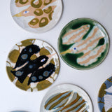 Assiette W25MY43 en grès D 16,5cm - multicolore de Marie-Yaé Suematsu chez Brutal Ceramics