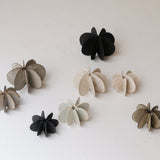 Objet Petale S en grès roux D 9cm - brun mat de Motoko Saigo chez Brutal