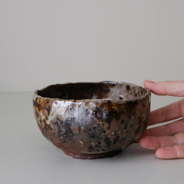 Bol en terre recoltée D 13cm cuisson feu - brun orange de Nathalie Reocreux chez Brutal Ceramics