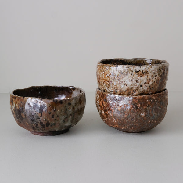 Bol en terre recoltée D 13cm cuisson feu - brun orange de Nathalie Reocreux chez Brutal Ceramics