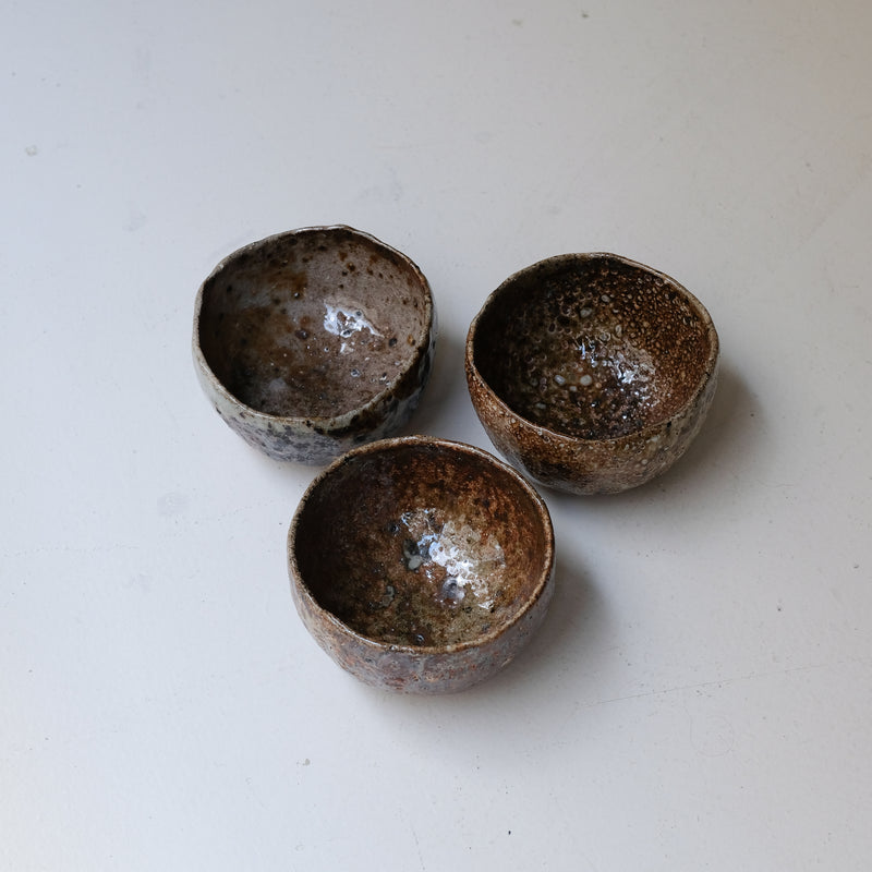 Bol en terre recoltée D 13cm cuisson feu - brun orange de Nathalie Reocreux chez Brutal Ceramics