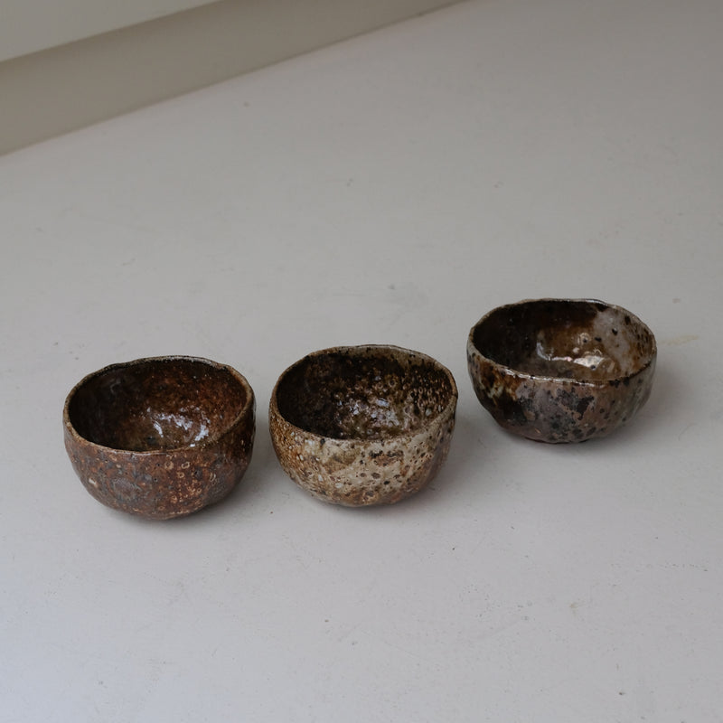 Bol en terre recoltée D 13cm cuisson feu - brun orange de Nathalie Reocreux chez Brutal Ceramics