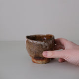 Tasse en terre recoltée 225 ml cuisson feu - brun orange de Nathalie Reocreux chez Brutal Ceramics