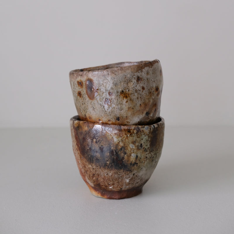 Tasse en terre recoltée 225 ml cuisson feu - brun orange de Nathalie Reocreux chez Brutal Ceramics