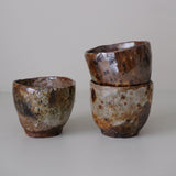 Tasse en terre recoltée 225 ml cuisson feu - brun orange de Nathalie Reocreux chez Brutal Ceramics