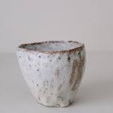 Tasse en terre recoltée 155 ml - blanc gris de Nathalie Reocreux chez Brutal Ceramics