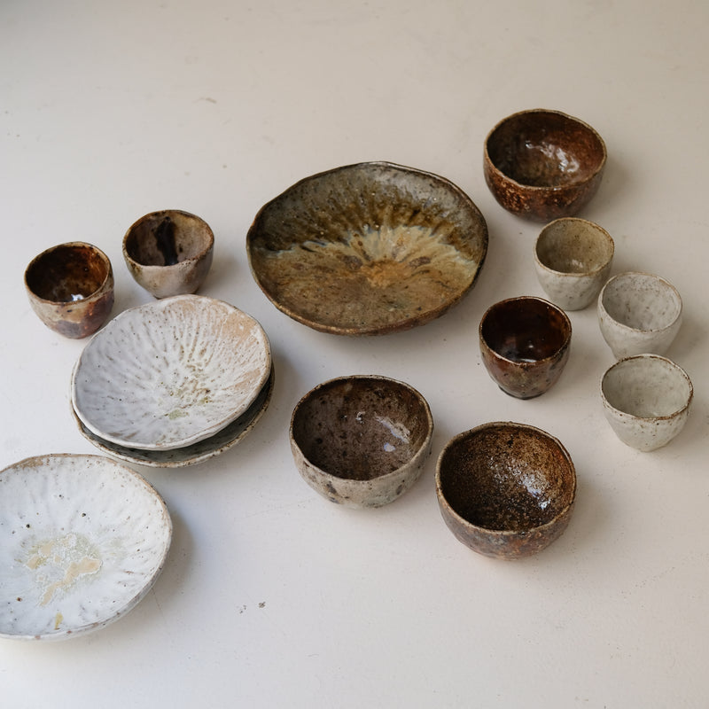 Assiette creuse en terre recoltée D 20cm - blanc gris Nathalie Reocreux chez Brutal Ceramics