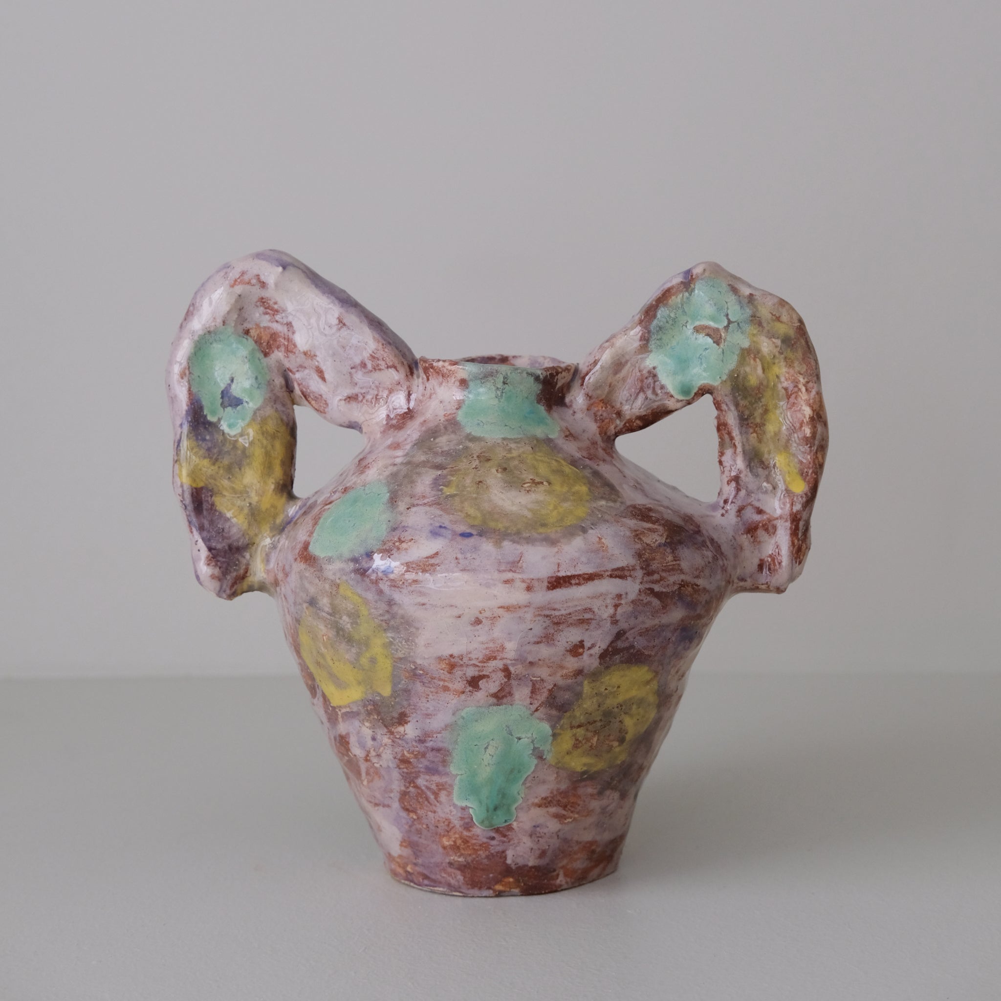 Vase 03 en faience H 21cm - violet foncé et vert de Samantha Kerdine pour Brutal Ceramics