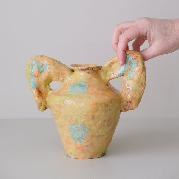 Vase 05 en faience H 21cm - jaune orangé et vert de Samantha Kerdine pour Brutal Ceramics