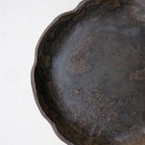 Assiette en grès D 16cm - noir mat de Sonia Deleani chez Brutal Ceramics