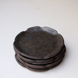 Assiette en grès D 16cm - noir mat de Sonia Deleani chez Brutal Ceramics