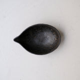 Verseuse en grès 100ml - noir mat de Sonia Deleani chez Brutal Ceramics