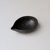 Verseuse en grès 100ml - noir mat de Sonia Deleani chez Brutal Ceramics