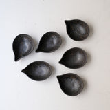 Verseuse en grès 100ml - noir mat de Sonia Deleani chez Brutal Ceramics