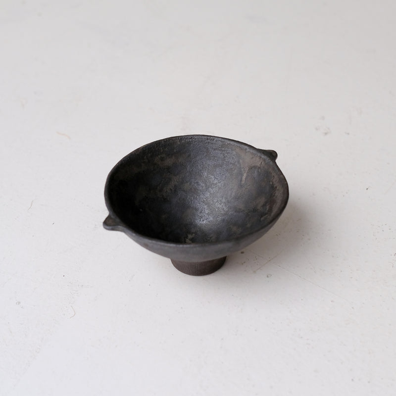Bols à oreilles en grès D 11,5cm - noir mat de Sonia Deleani chez Brutal Ceramics
