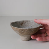 Bol à oreilles en grès D 11,5cm - blanc grisé de Sonia Deleani chez Brutal Ceramics