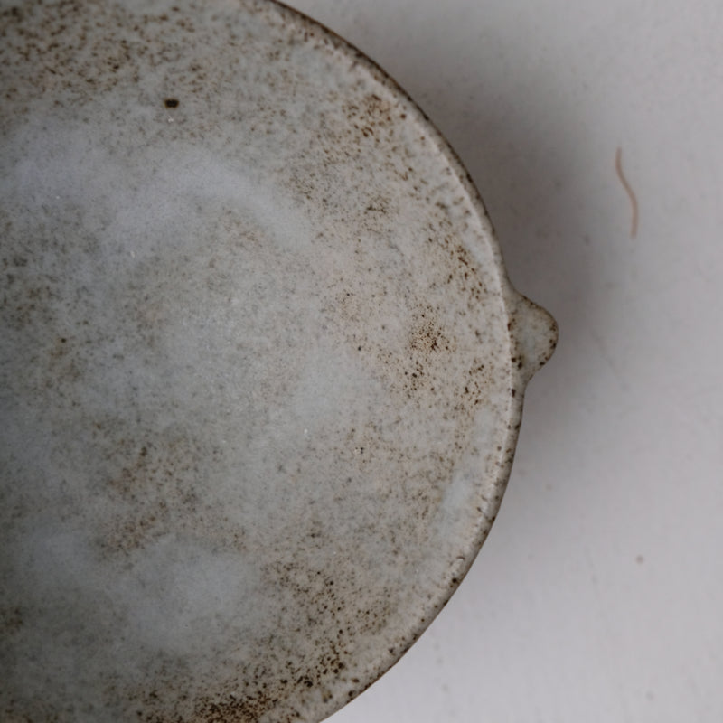 Bol à oreilles en grès D 11,5cm - blanc grisé de Sonia Deleani chez Brutal Ceramics