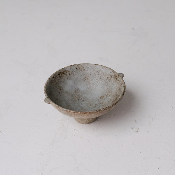 Bol à oreilles en grès D 11,5cm - blanc grisé de Sonia Deleani chez Brutal Ceramics