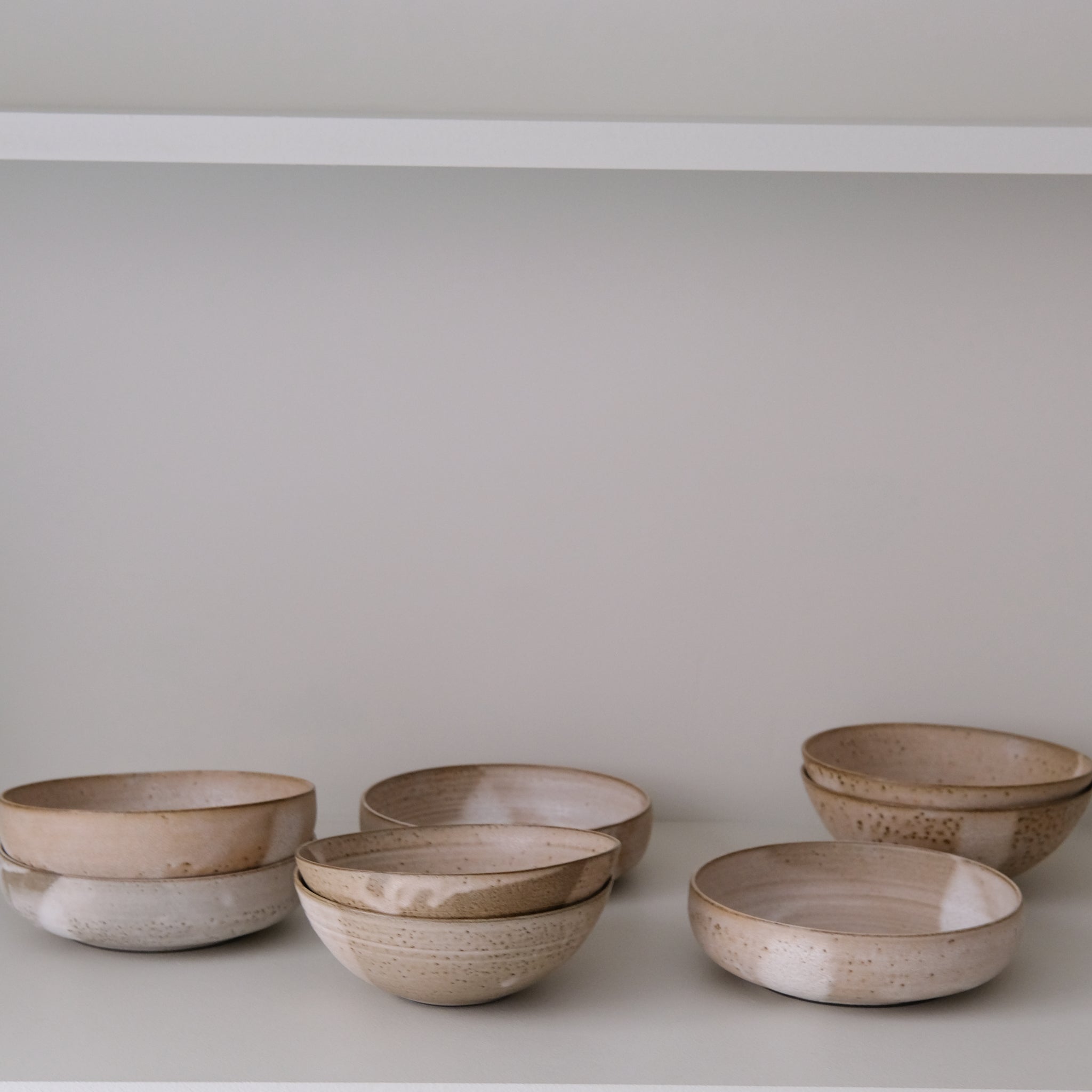 Bol haut à ramen "Monk" D 19,5cm - rouille de Studio Maals chez Brutal Ceramics
