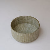 Saladier en grès D 16,5cm - vert clair de Youkyung Sin chez Brutal Ceramics