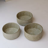 Saladier en grès D 16,5cm - vert clair de Youkyung Sin chez Brutal Ceramics