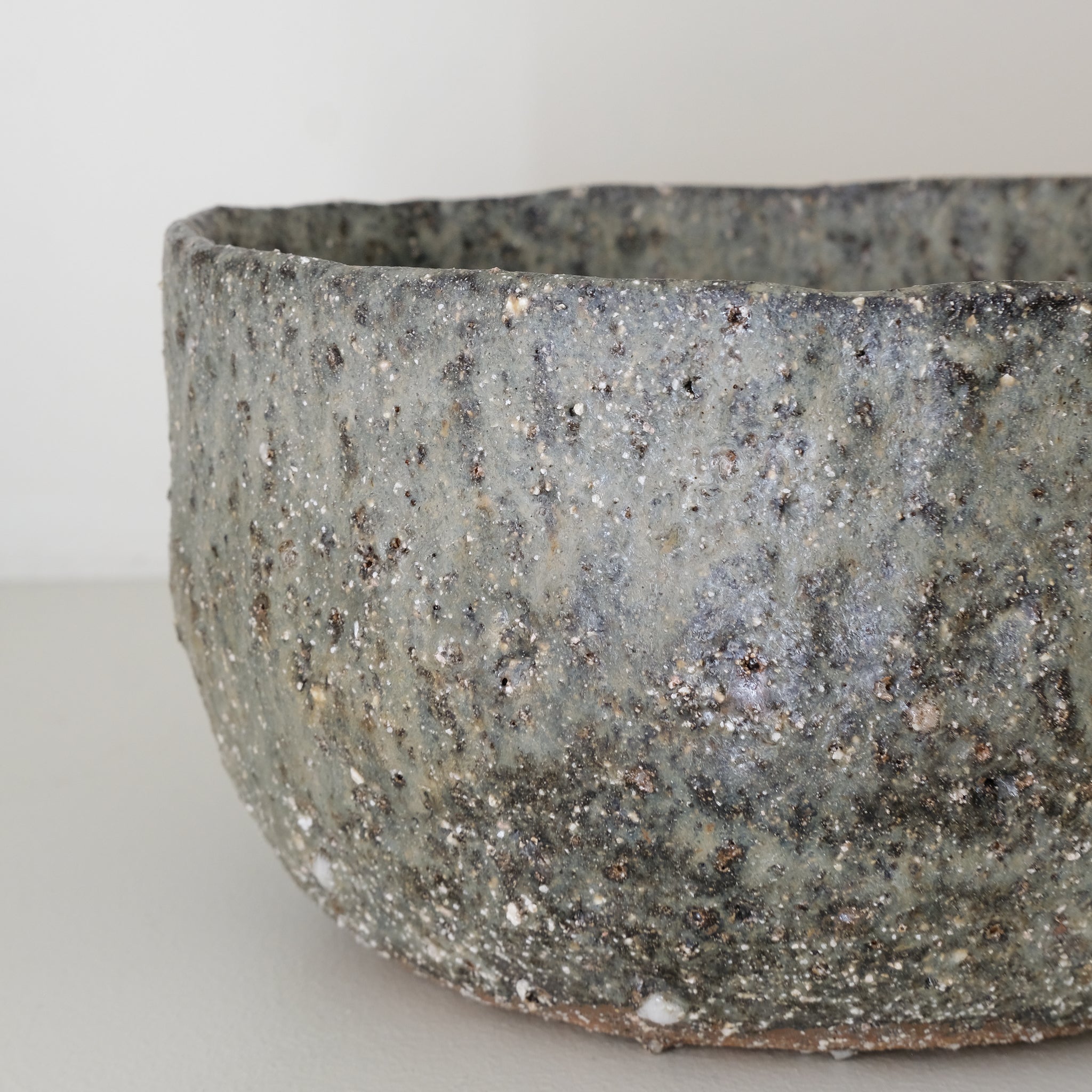 Saladier en terre recoltée D 21 cm- vert clair de Potry chez Brutal Ceramics
