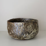 Saladier en terre recoltée cuisson feu D 27 cm- brun vert de Potry chez Brutal Ceramics