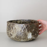 Saladier en terre recoltée cuisson feu D 27 cm- brun vert de Potry chez Brutal Ceramics