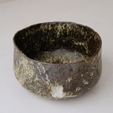 Saladier en terre recoltée cuisson feu D 27 cm- brun vert de Potry chez Brutal Ceramics