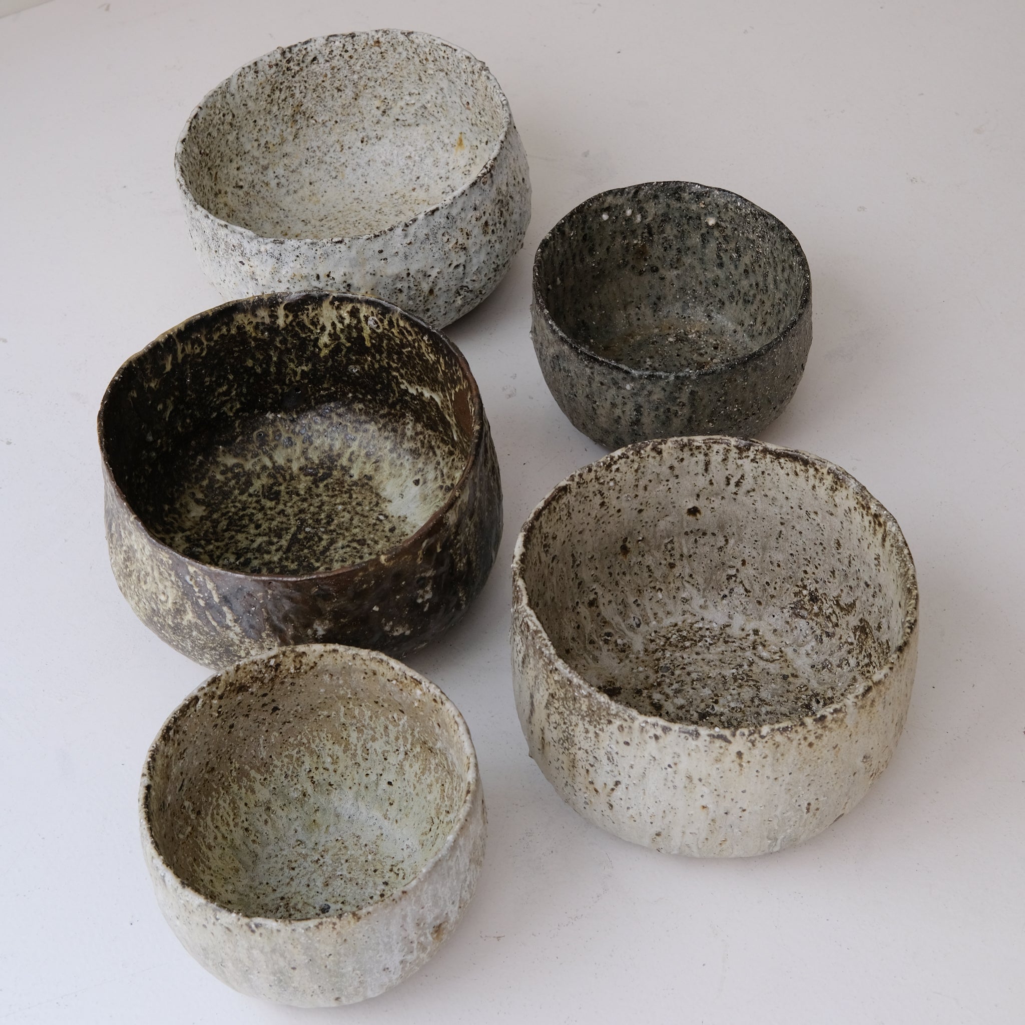 Saladier en terre recoltée D 26 cm- blanc mat de Potry chez Brutal Ceramics