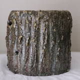 Tabouret en terre recoltée H 27 cm- vert brillant de Potry chez Brutal Ceramics